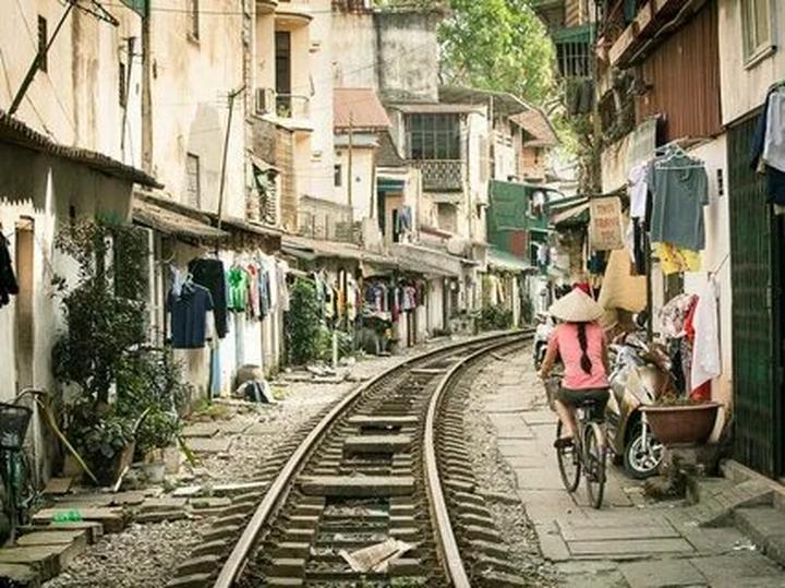 Hotspot Matrix: Biến Phương Oanh diện set đồ 50 thành cơ hội marketing đột phá